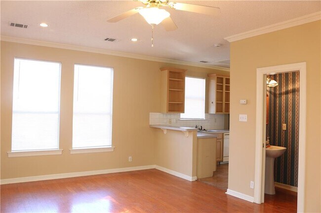 Foto del edificio - 8408 Siskin Cove