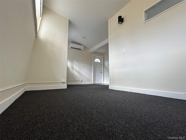 Building Photo - 47 Tinker St