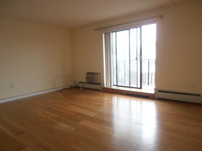 Living room - 123 Mamaroneck Ave