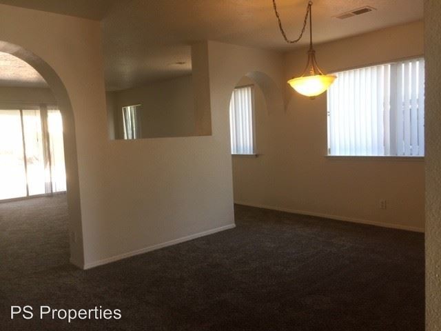 Building Photo - 525 Bloomfield Meadows Dr NE