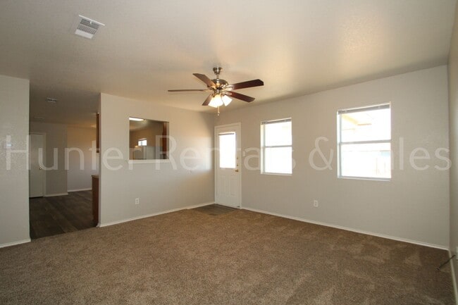 Foto del edificio - Spacious!