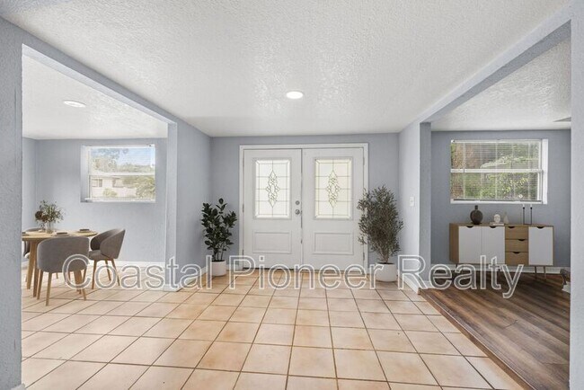 Photo - 305 E Hanna Ave House