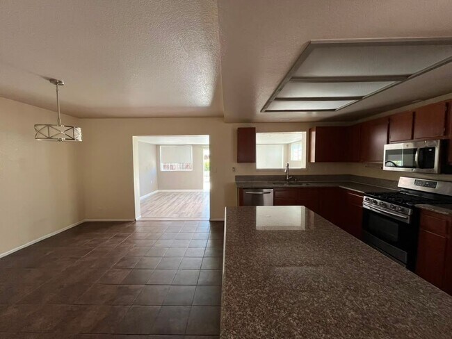 Building Photo - 43770 Santa Rosa Cir