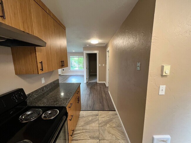 Building Photo - 2 bedroom duplex