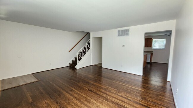 Building Photo - Arlington 3 Level Rowhouse