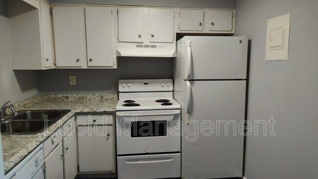 Foto del edificio - 4500 Landside Dr