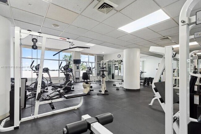 Foto del edificio - 10350 W Bay Harbor Dr