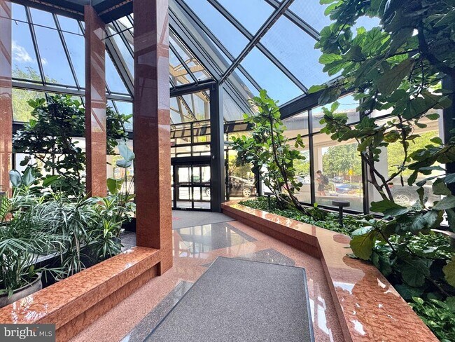 Foto del edificio - 1530 Key Blvd