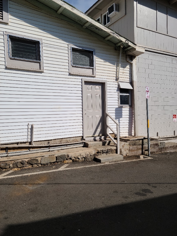 Building Photo - 368 N Market St