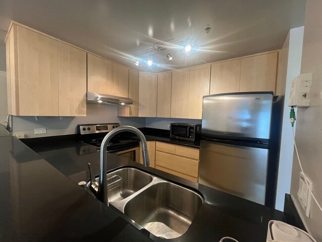 Building Photo - Stunning Views Opera Plaza One Bedroom