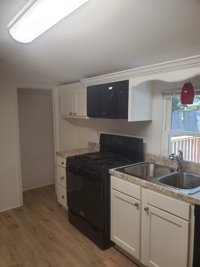 Foto del edificio - 3402 Colonial Dr