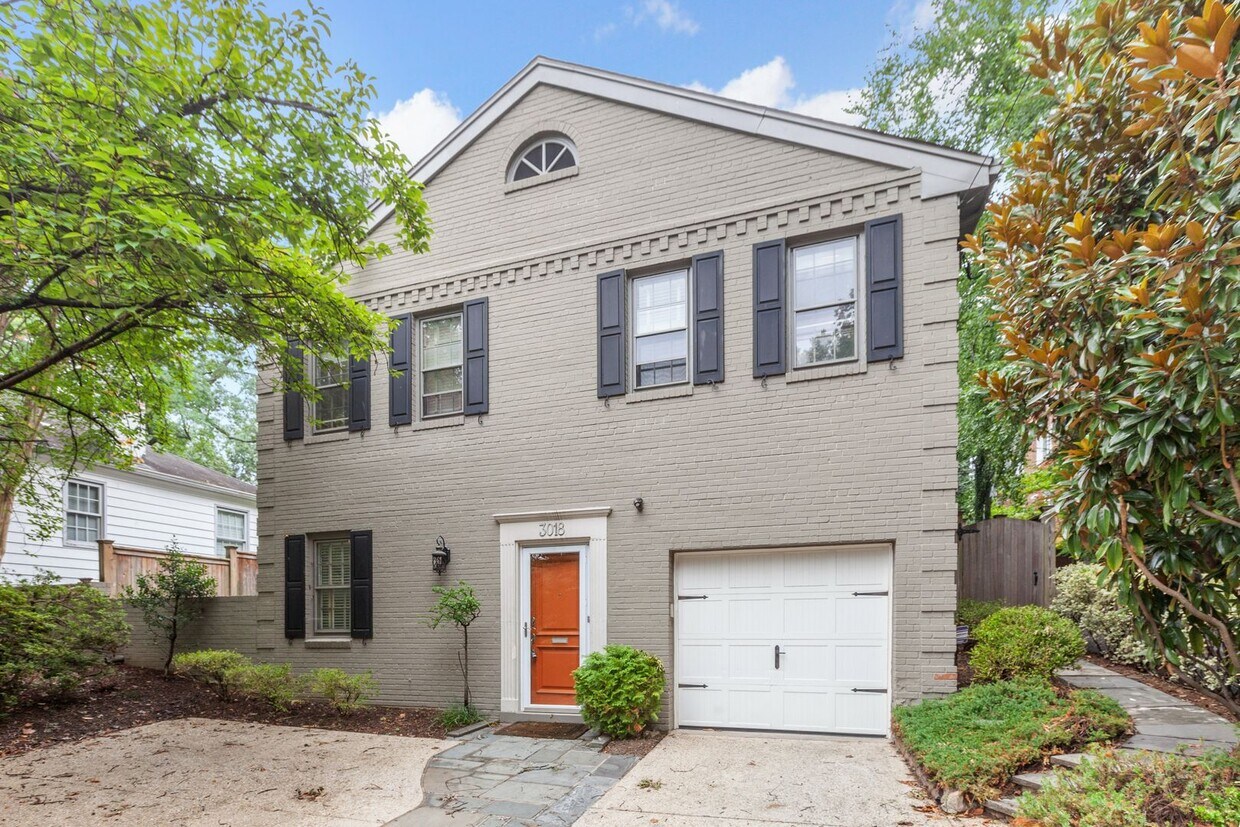 Foto principal - 4bd/4ba Single Family Home in NW DC! Avail...