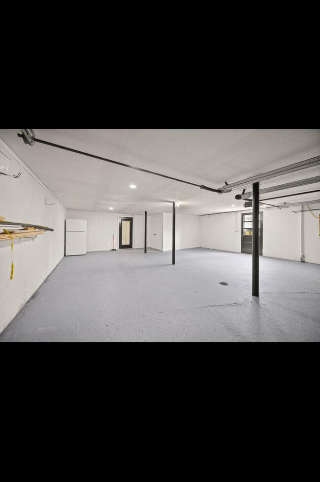 Building Photo - 100 N Brookhaven Dr