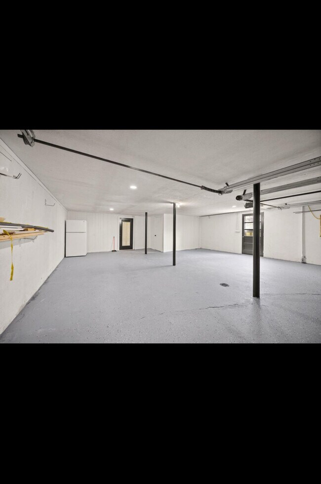 Foto del edificio - 100 N Brookhaven Dr