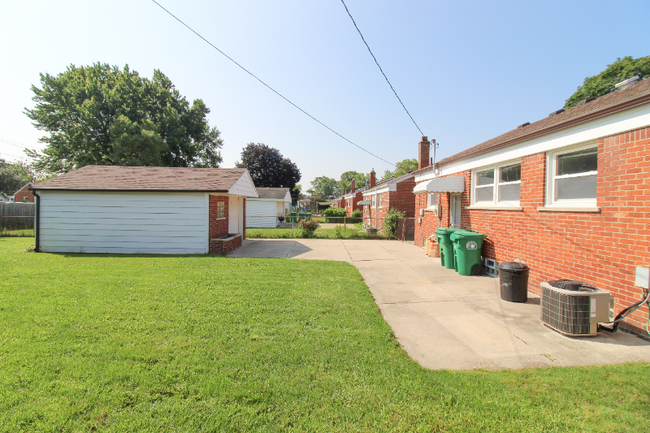 Building Photo - 6660 Cardwell St
