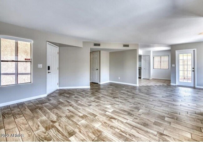 Building Photo - 6622 W Poinsettia Dr