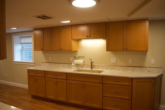 Foto del edificio - 9 Pinehurst Ave