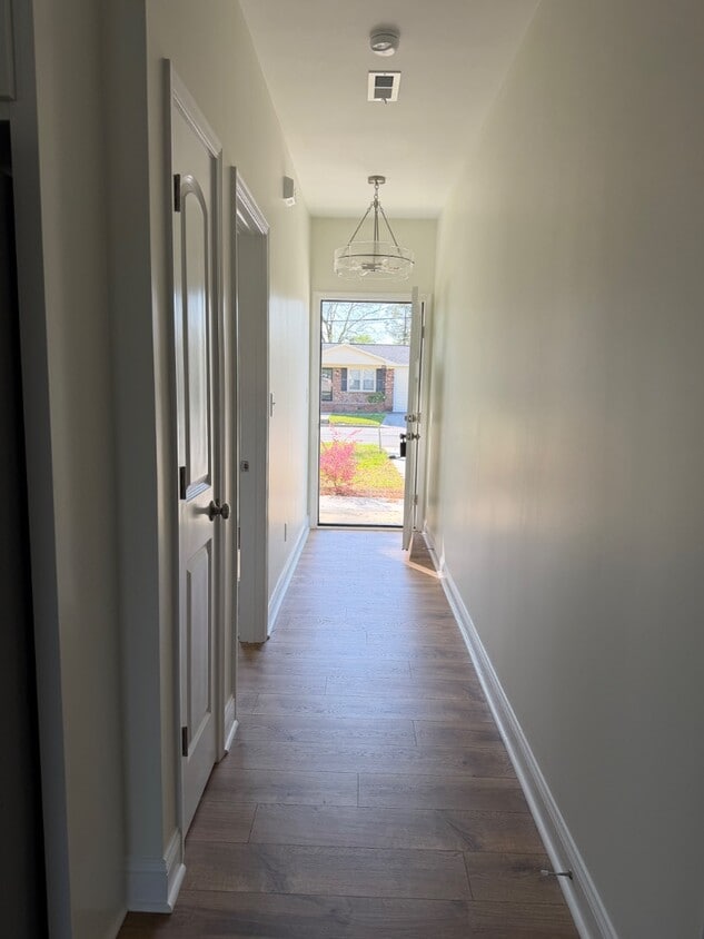 Photo - 2537 Jones St