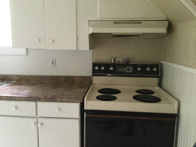 Kitchen - 28 Main St