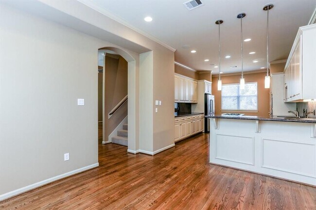 Foto del edificio - Stylish 3-Bedroom Home in Prime Houston Lo...