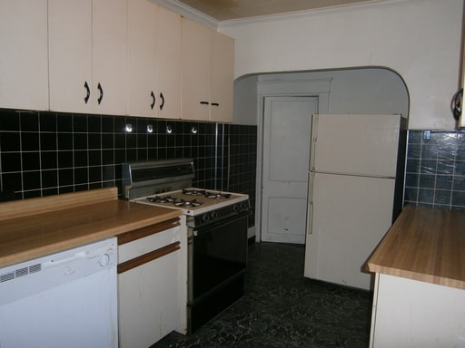 Building Photo - 559 Dupont Ave