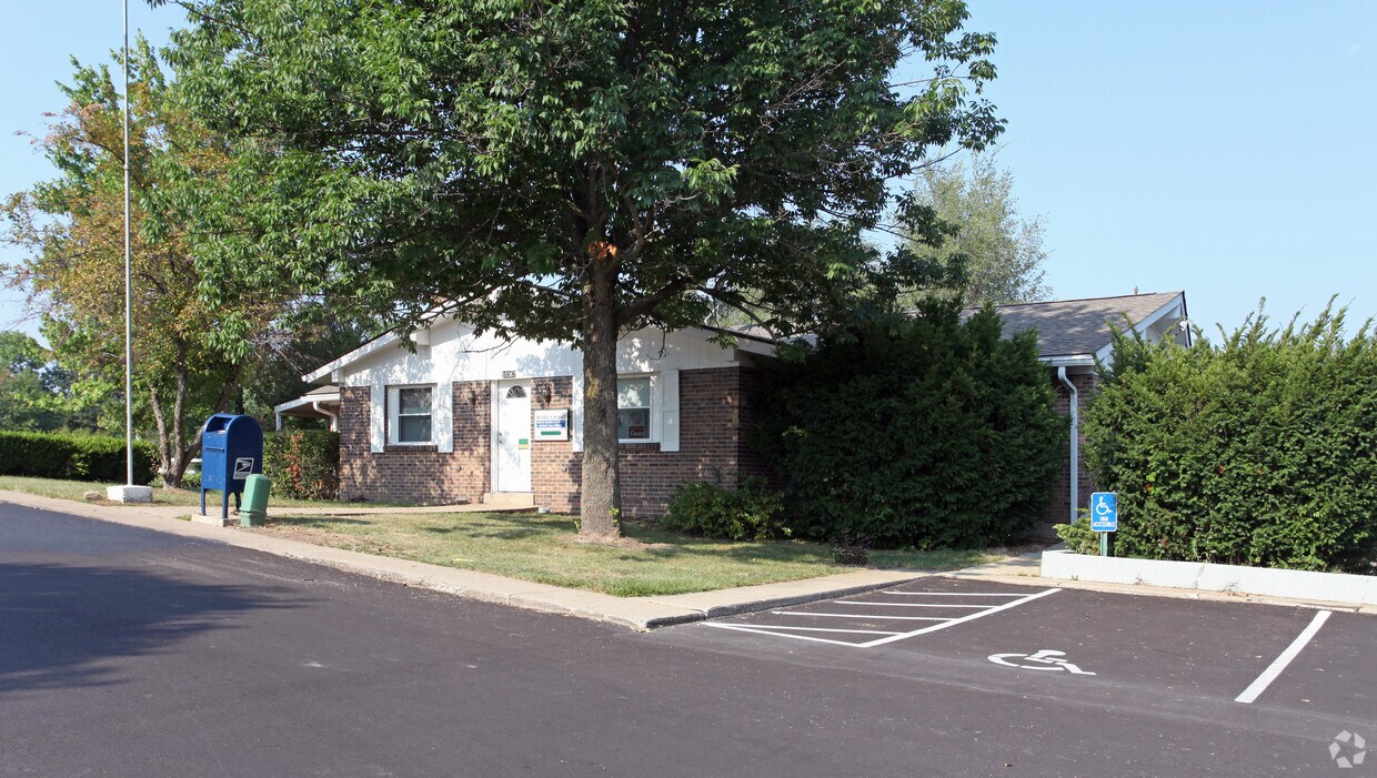 Building Photo - Mosby's Pointe