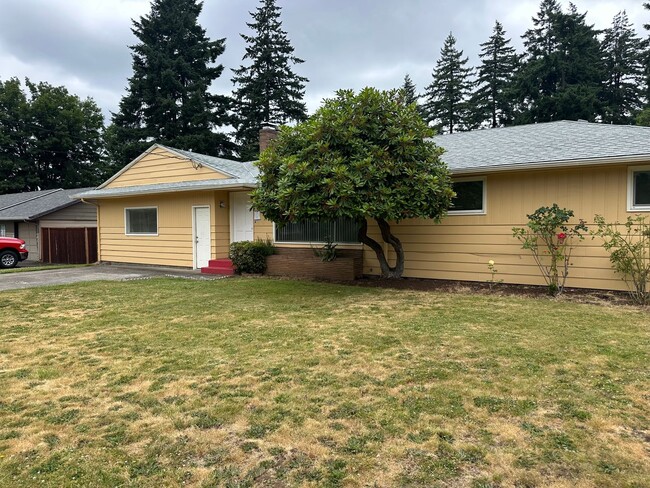Building Photo - 3 Bedroom Ranch Style Home in the Centenni...