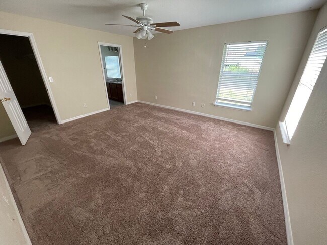 Building Photo - 3 Bed/2 Bath SFH in Silver Spring Shores! ...