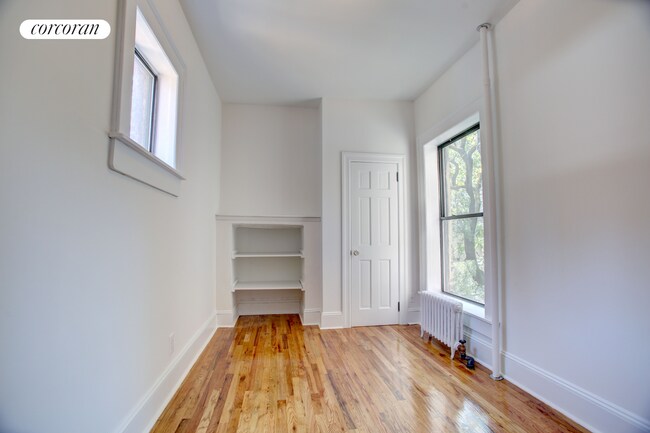 Foto del edificio - 304 W 30th St