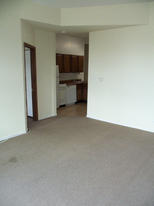 Building Photo - 777 W Diversey Pkwy