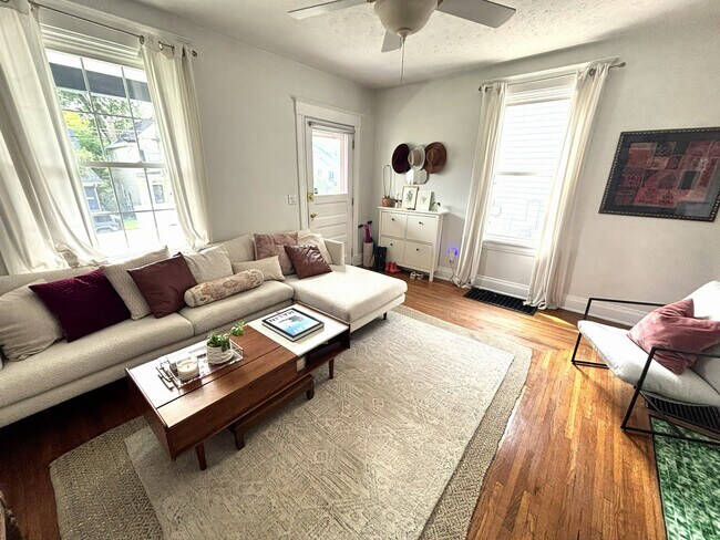Sala de estar - 1301 Morten St