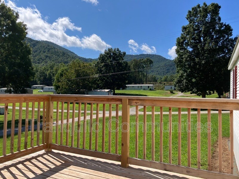 5125 Crawley Dale St, NC 28655 House Rental in