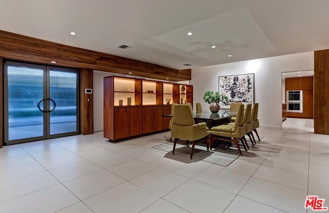 Building Photo - 604 N Alpine Dr