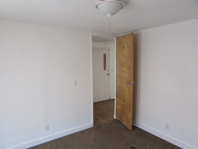 Building Photo - 2 Bedroom 2 Bath Manufactured Home