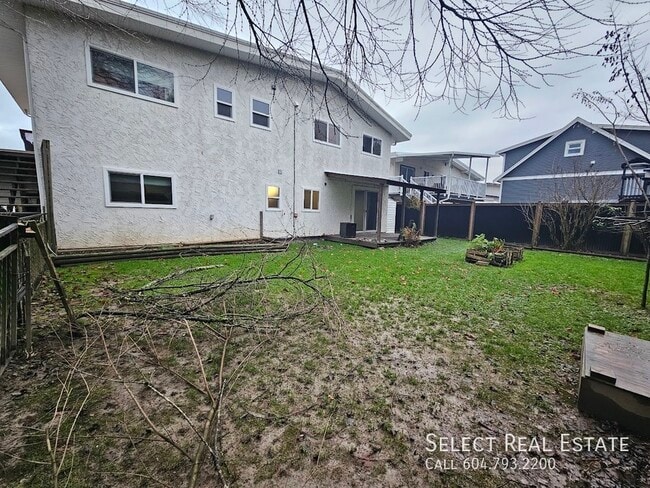 Building Photo - 46084 Clare Ave