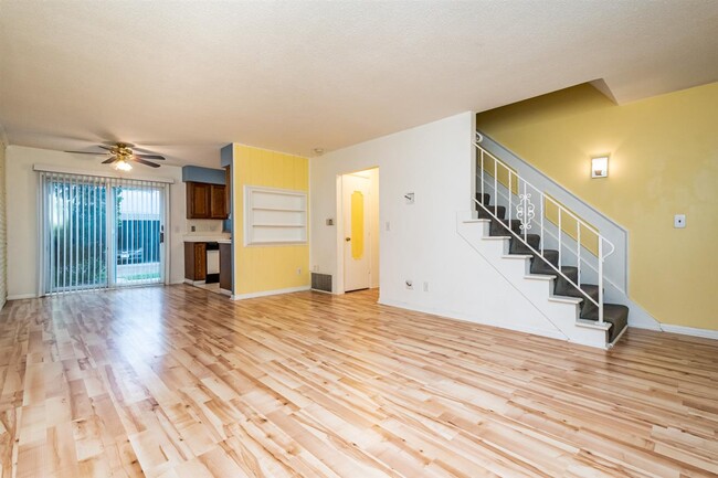 Building Photo - 915 Oakcrest St