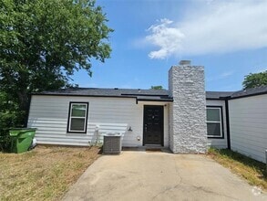Building Photo - 1008 Cushing Dr