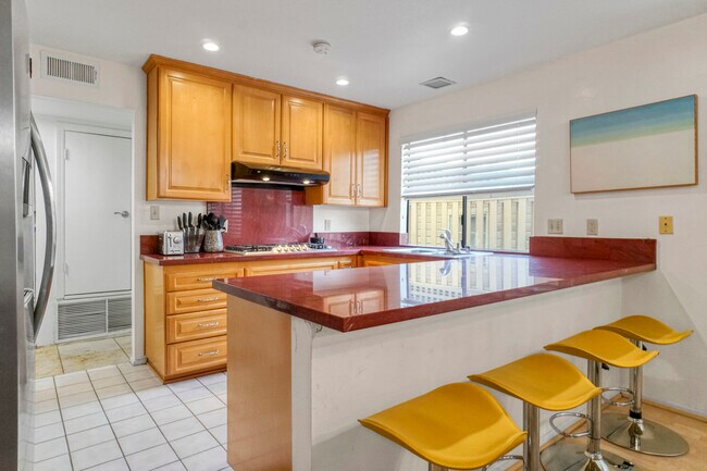 Building Photo - 1325 26th St