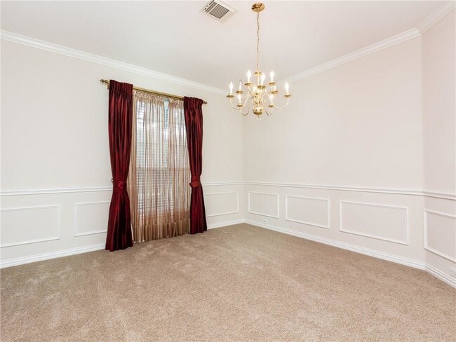 Building Photo - 429 Forest Ridge Dr