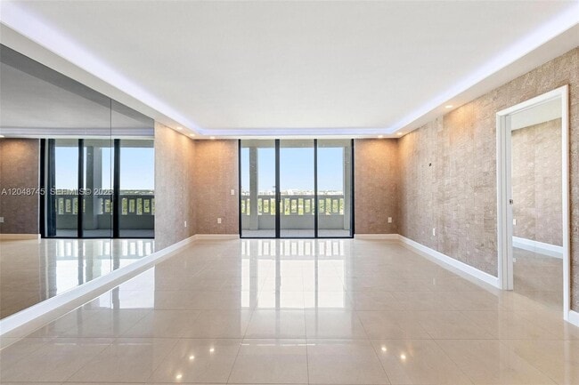 Foto del edificio - 9801 Collins Ave