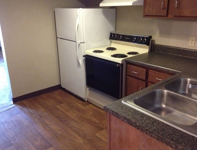 Kitchen - Burt Reynolds Complex
