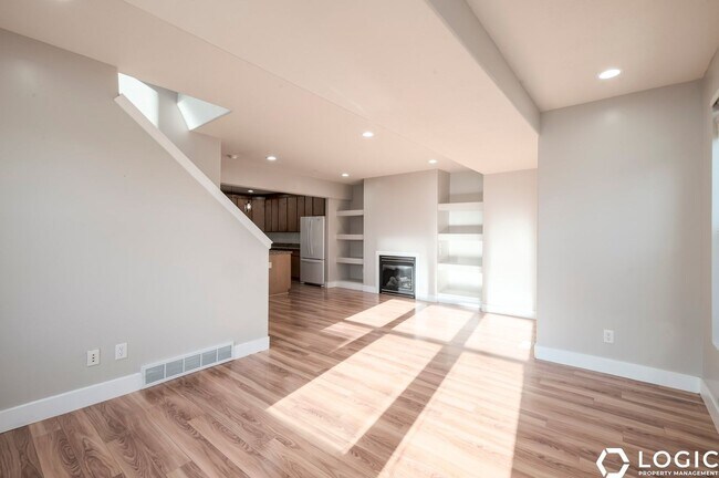 Building Photo - 153 Monifieth Pl