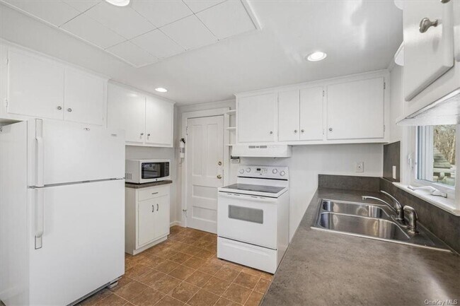 Building Photo - 1188 NY-376