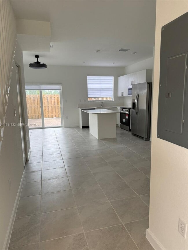 Foto del edificio - 2582 SE 29th St