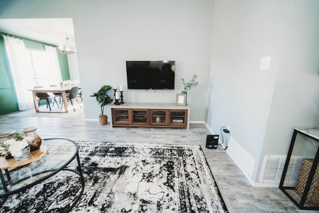 Building Photo - 2607 Rampart Loop