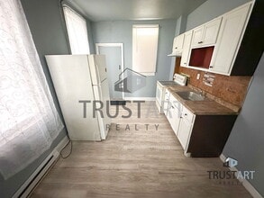 Building Photo - 3115 Custer St