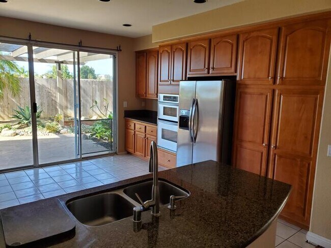 Foto del edificio - Beautiful Home with Private Yard