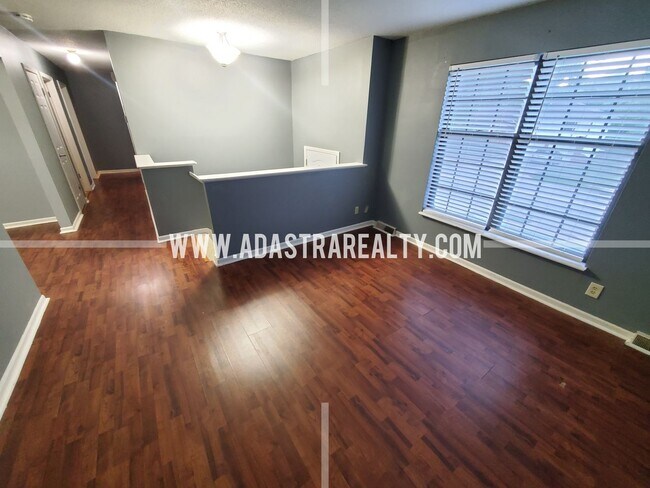 Building Photo - Beautiful Shawnee Home-AVAILABLE in JUNE!!
