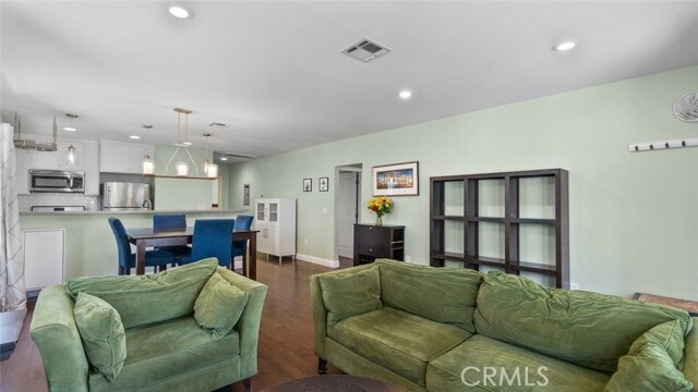 Building Photo - 3131 Livonia Ave