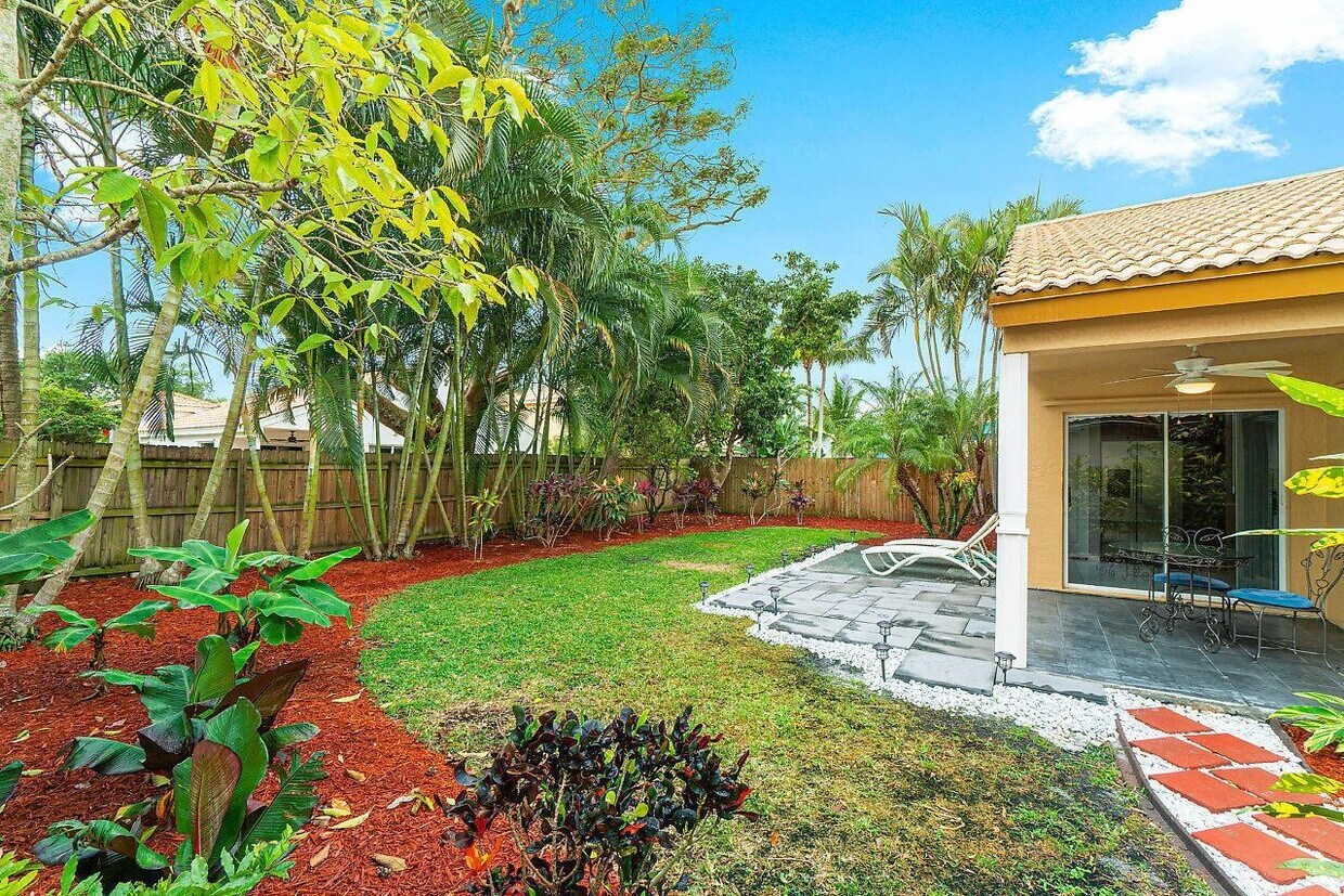 Foto principal - 4030 Laurelwood Ln